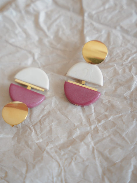 Contrast in Crimson and Pearl