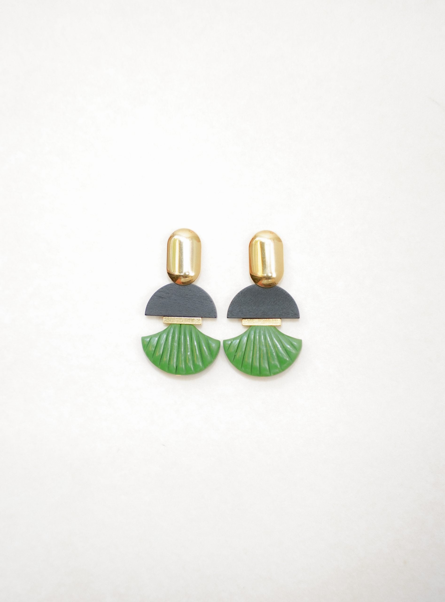 Contrast in Scallop and Black