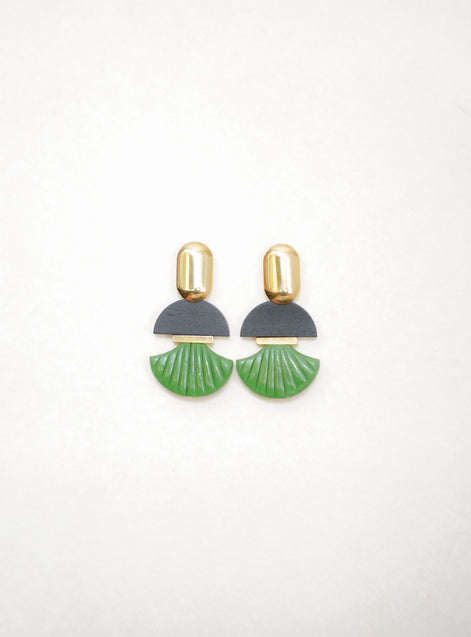 Contrast in Scallop and Black