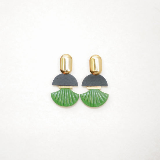 Contrast in Scallop and Black