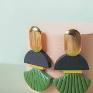 Contrast in Scallop and Black