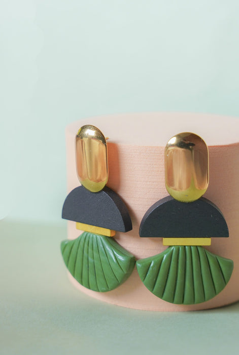 Contrast in Scallop and Black