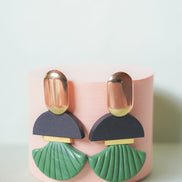 Contrast in Scallop and Black