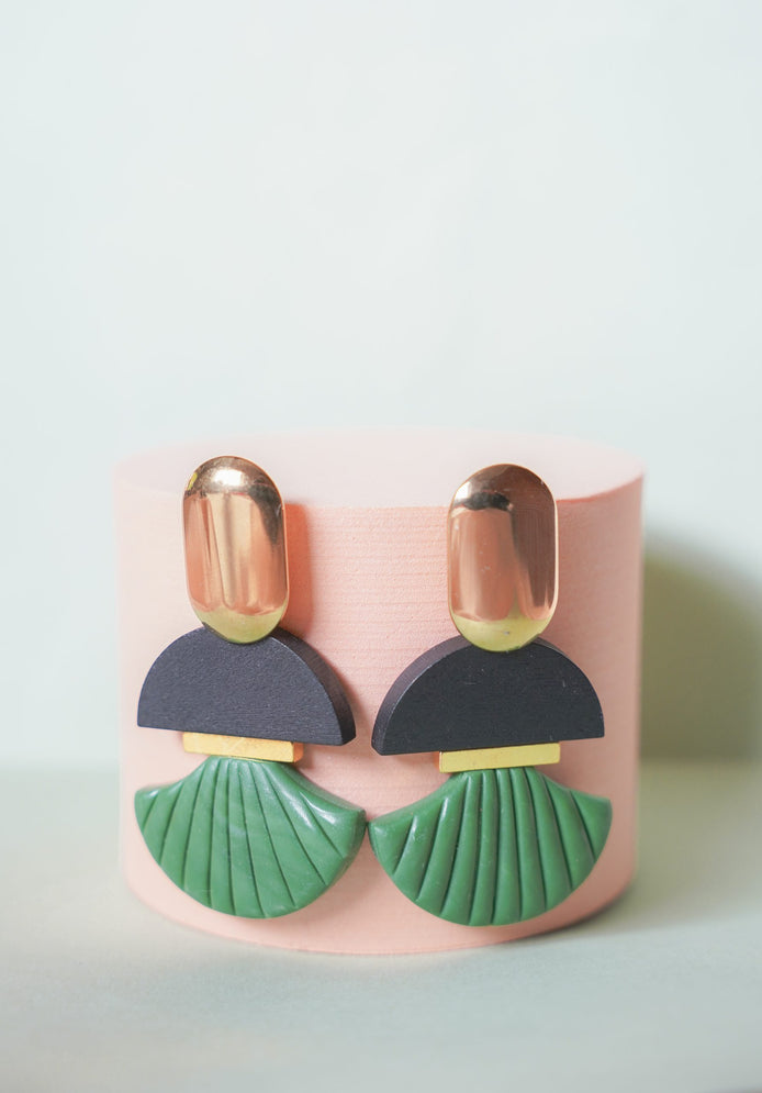 Contrast in Scallop and Black