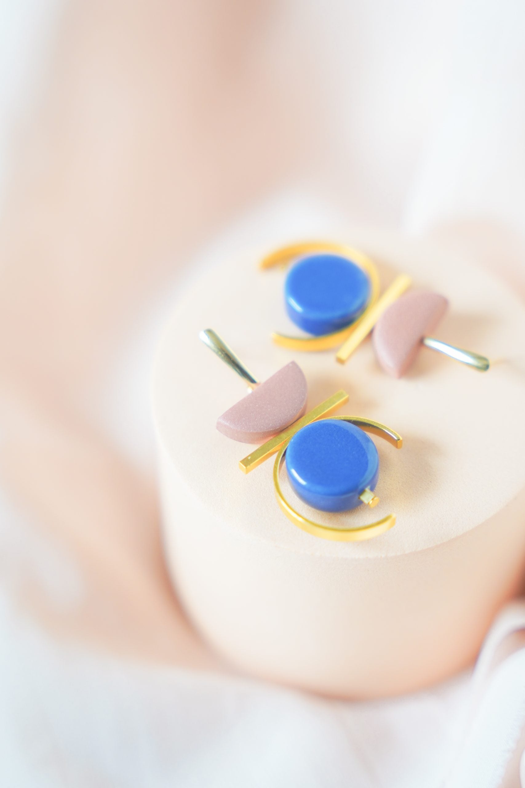 contrast in Nila and Dusty Rose