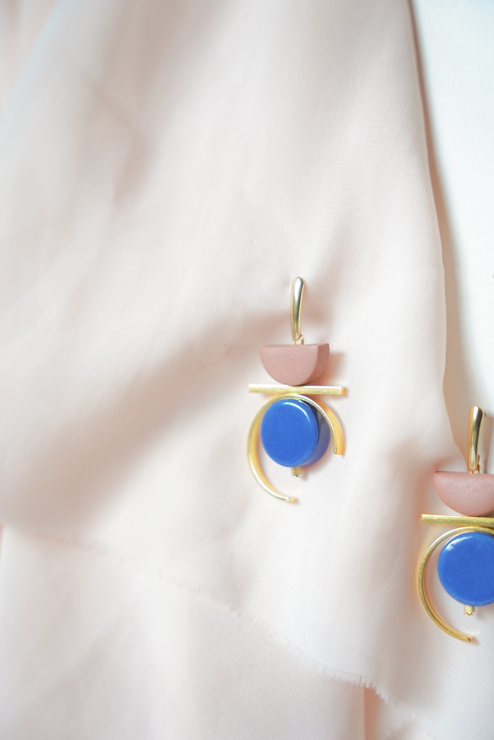 contrast in Nila and Dusty Rose