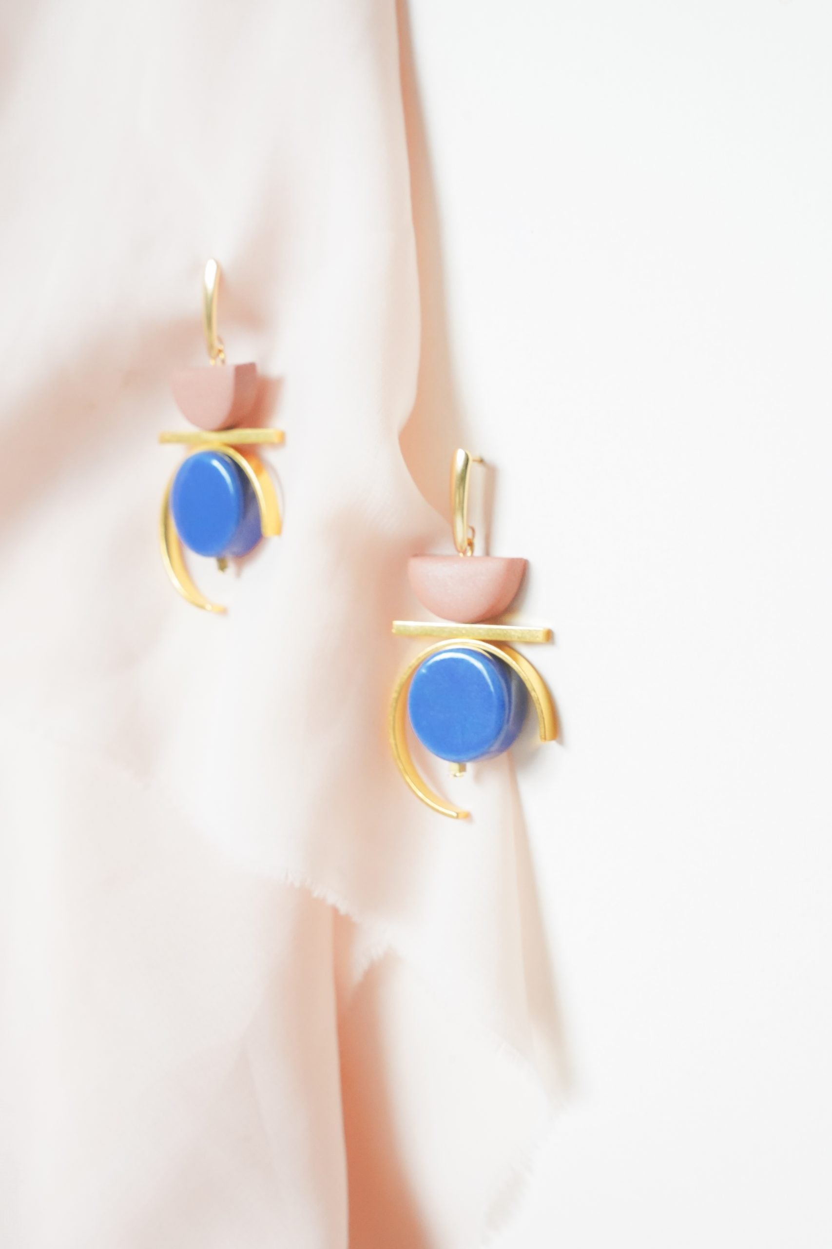 contrast in Nila and Dusty Rose