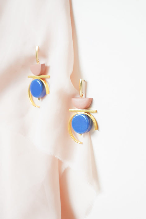 contrast in Nila and Dusty Rose