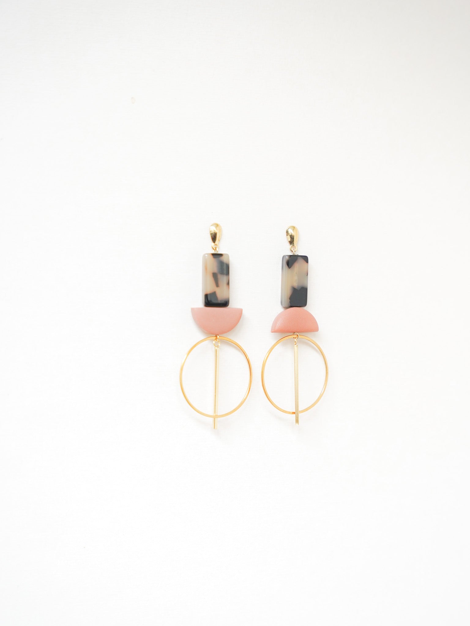 Geometric Dangles