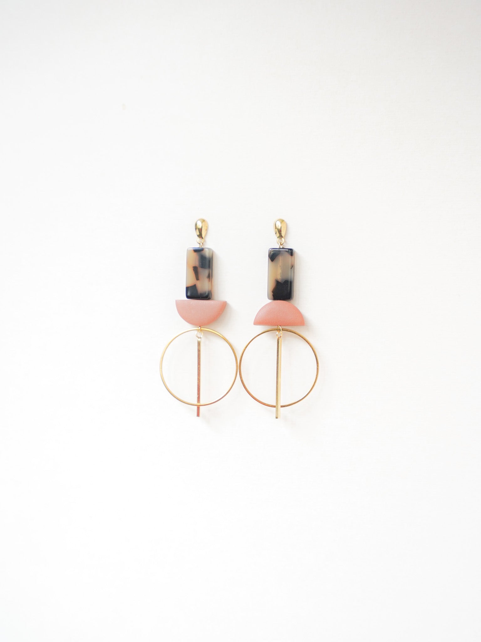 Geometric Dangles