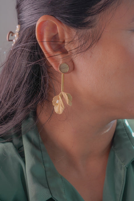 Dangling Flower Earrings