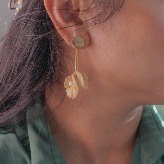 Dangling Flower Earrings