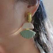 Contrast in Scallop Matcha and Cream