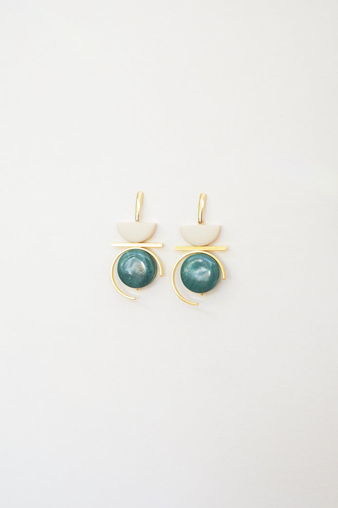contrast in dark Emerald and Cream