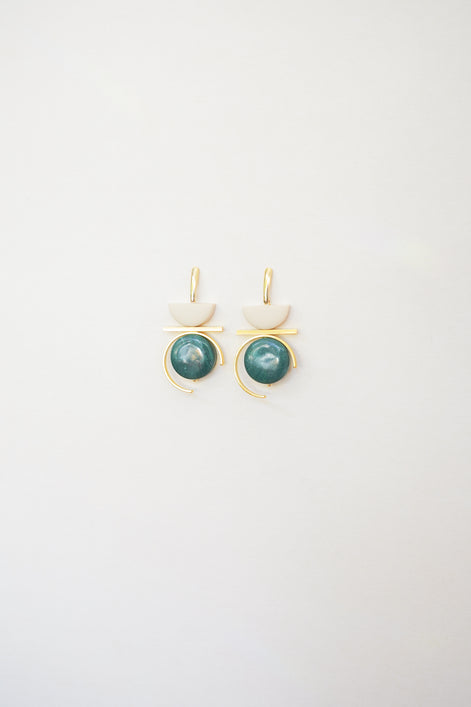 contrast in dark Emerald and Cream