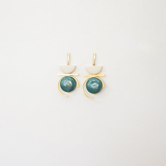 contrast in dark Emerald and Cream