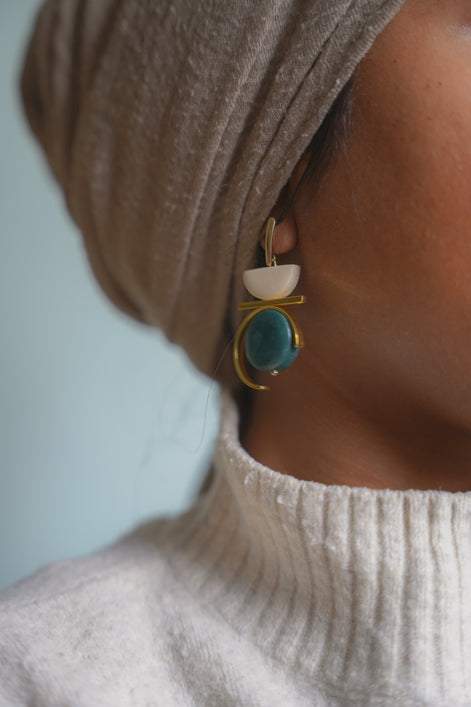 contrast in dark Emerald and Cream