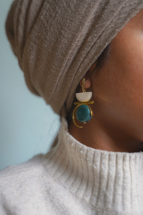 contrast in dark Emerald and Cream