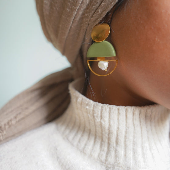 The Contrast Olive Drop